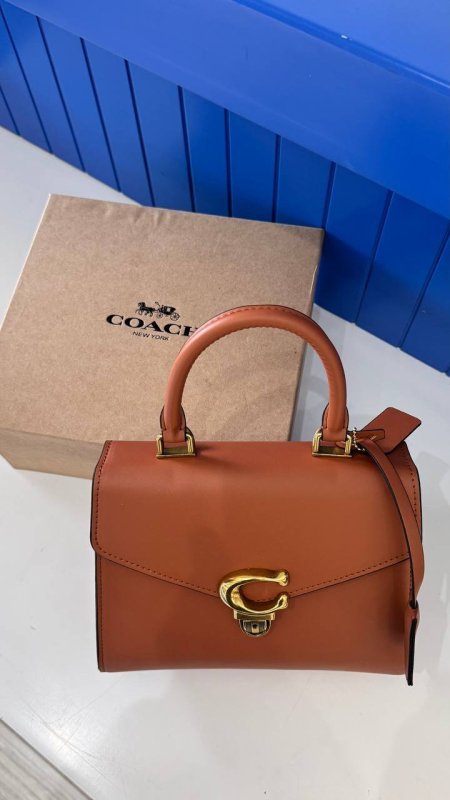 شنطة من coach